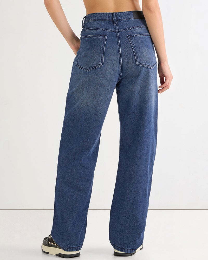 bewakoof Women's Blue Washed Straight Fit Jeans - Image 4
